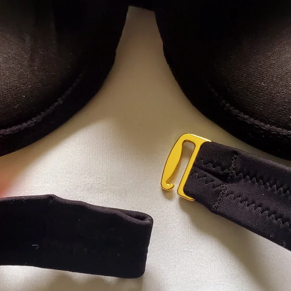 Victoria's Secret Bikini (32 B) - Picture 3 of 5